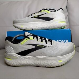 Brooks Ghost Max Gray Black Green Athletic Running Shoes Sneakers Men’s Size 11